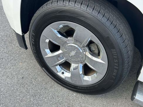 Used 2016 Chevrolet Suburban LT w/ LT Signature Package image 9