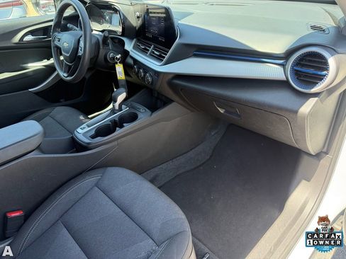 Used 2025 Chevrolet Trax LS image 28