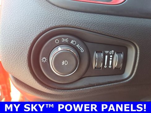 Used 2017 Jeep Renegade Trailhawk w/ Premium Trailhawk Package image 29