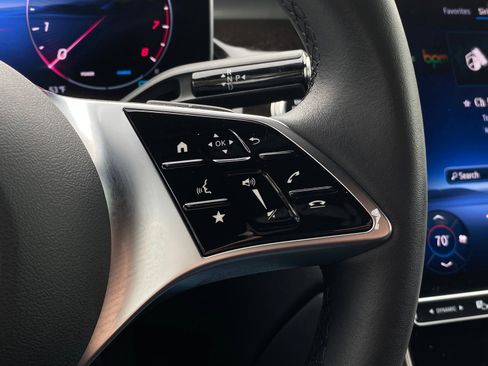 Used 2025 Mercedes-Benz GLC 300 image 23