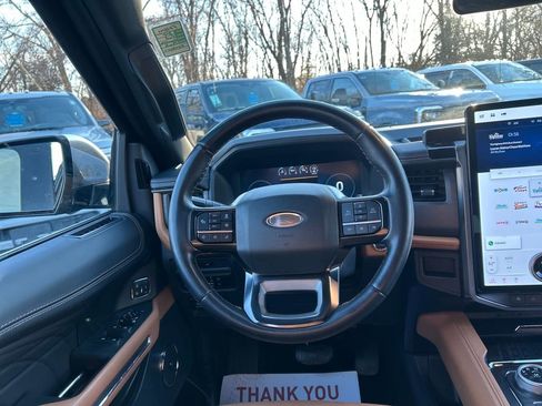 Used 2024 Ford Expedition Platinum image 14