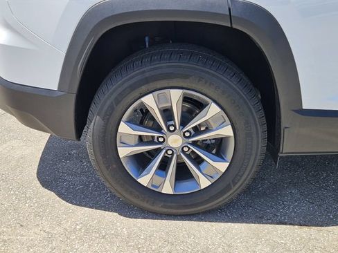 New 2026 Chevrolet Equinox LT w/ Safety and Technology Package FWD image 5