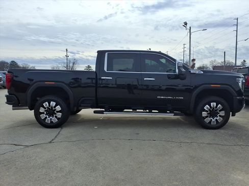 Used 2025 GMC Sierra 2500 Denali image 8