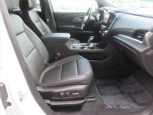 Used 2023 Chevrolet Traverse LT w/ LT Premium Package AWD/4WD image 10