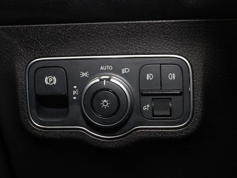 Used 2023 Mercedes-Benz GLB 250 4MATIC image 25