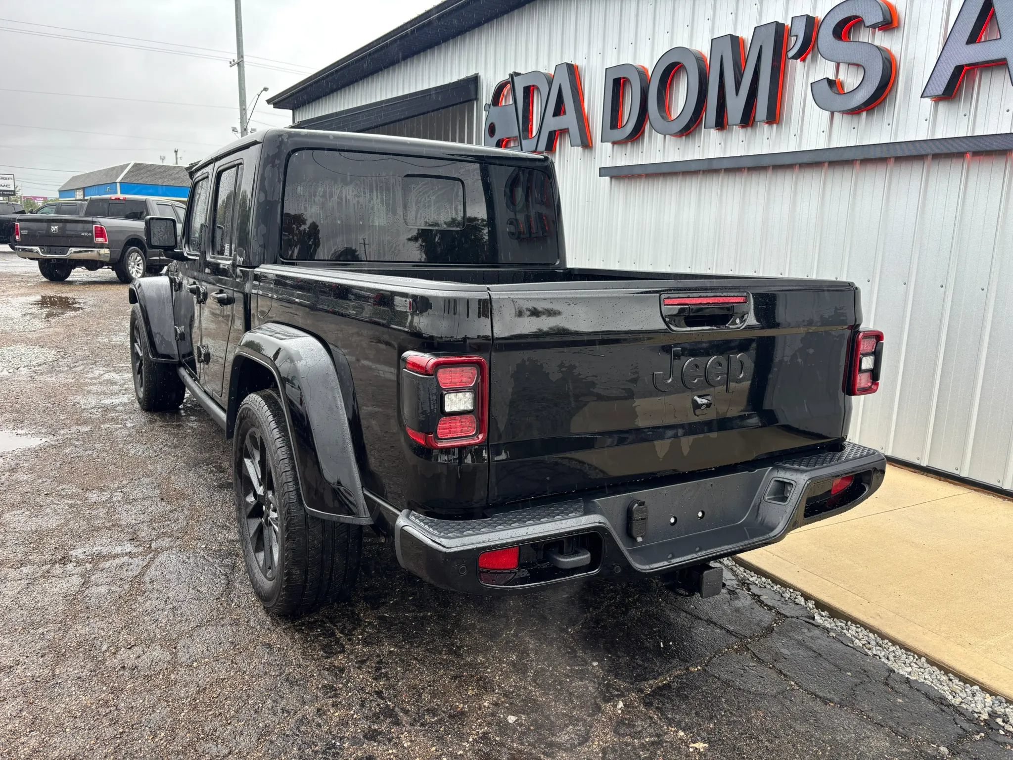 Used 2021 Jeep Gladiator Overland AWD/4WD image 3