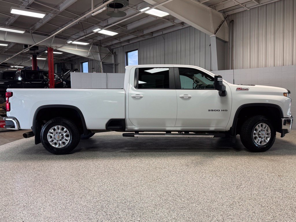 Used 2022 Chevrolet Silverado 3500 LT w/ True North Edition AWD/4WD image 7