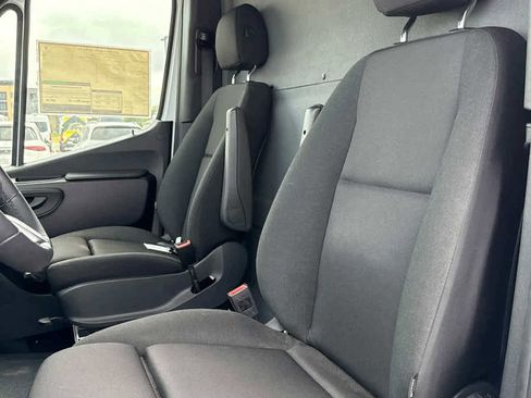Used 2025 Mercedes-Benz Sprinter 2500 image 24