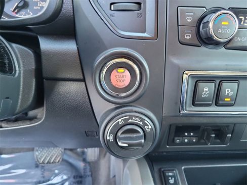 Used 2024 Nissan Titan SV w/ SV Convenience Package image 23