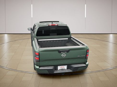 Certified 2024 Nissan Frontier SL w/ Technology Package AWD/4WD image 37