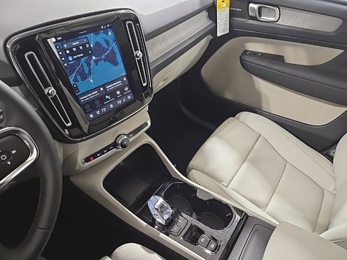 New 2026 Volvo XC40 B5 Ultra w/ Climate Package image 13