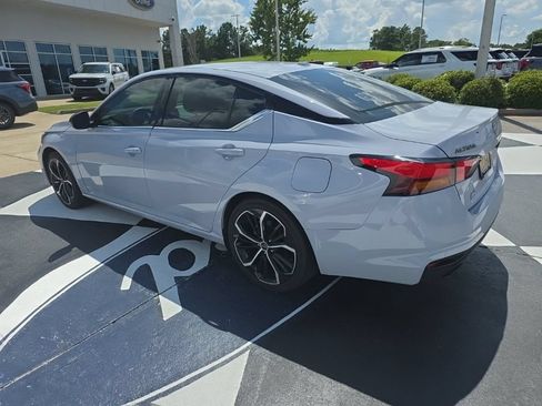 Used 2024 Nissan Altima 2.5 SR FWD image 15