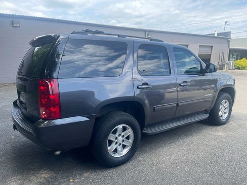 Used 2010 GMC Yukon SLT w/ SLT-2 Equipment Package AWD/4WD image 2