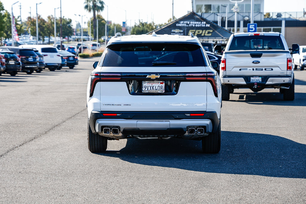 Used 2026 Chevrolet Traverse LT AWD/4WD image 3