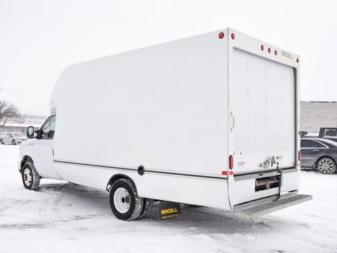 Used 2024 Ford E-450 and Econoline 450 Super Duty w/ Power Windows & Locks Group RWD image 10