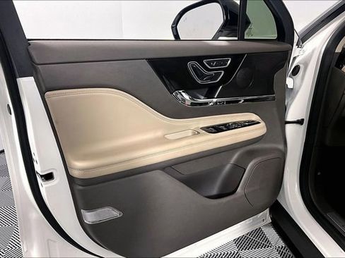 Used 2023 Lincoln Corsair Reserve FWD image 21