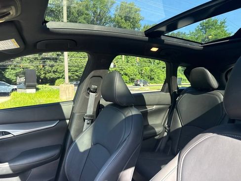 Used 2022 INFINITI QX50 Luxe w/ Appearance Package AWD/4WD image 12