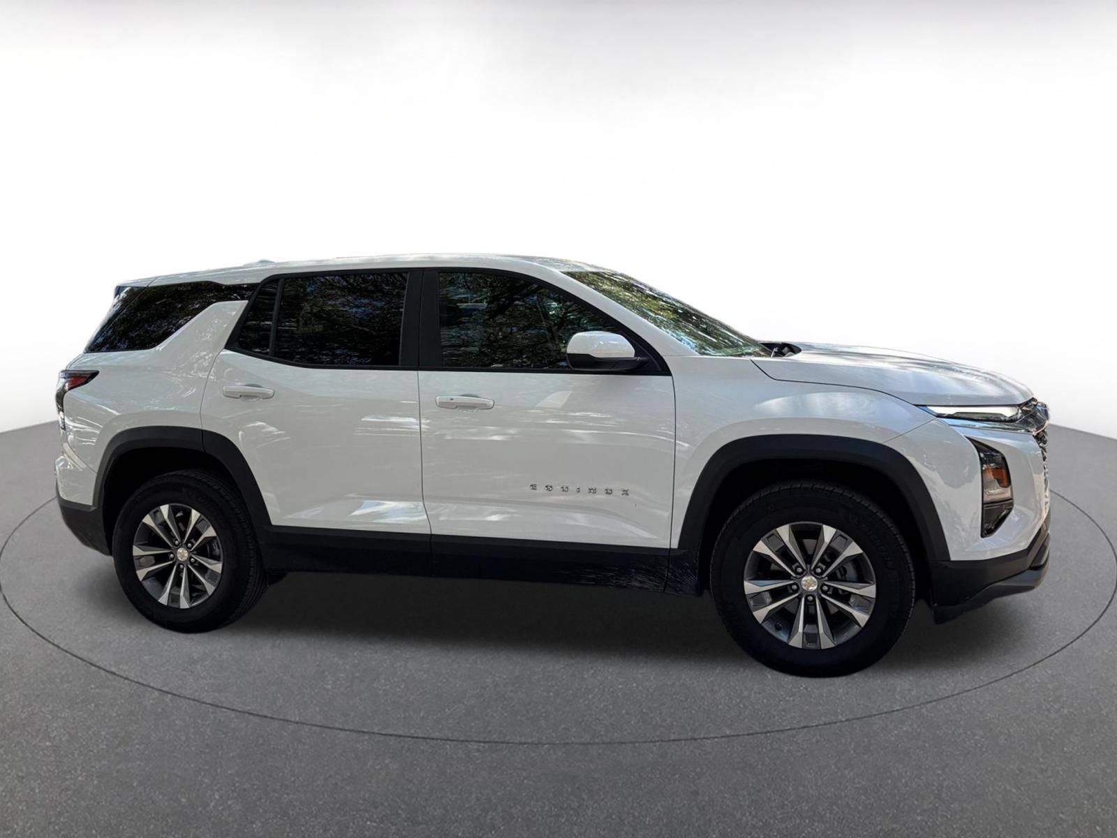 Used 2025 Chevrolet Equinox LT AWD/4WD image 13