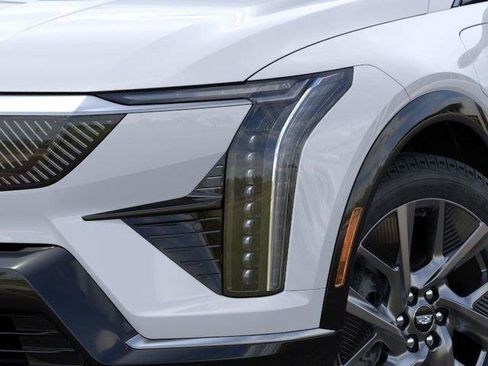 New 2026 Cadillac Optiq Luxury 2 RWD image 10