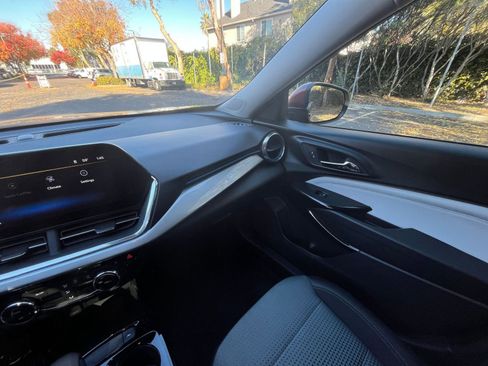 Used 2025 Chevrolet Trax LT image 33