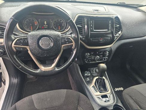 Used 2016 Jeep Cherokee Latitude AWD/4WD image 8