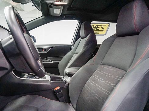 Used 2021 Toyota RAV4 SE w/ Weather & Moonroof Package image 18