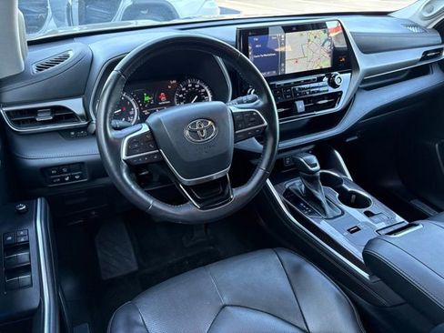 Used 2022 Toyota Highlander Limited image 29