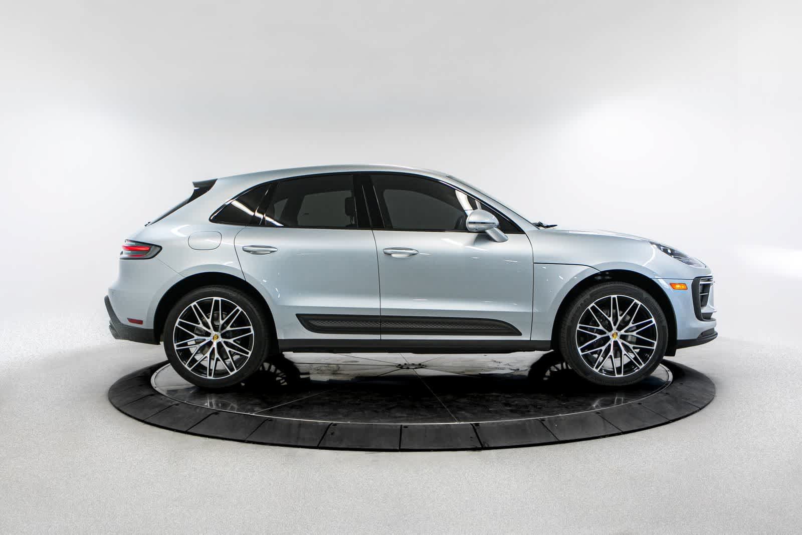 Used 2023 Porsche Macan AWD/4WD image 8