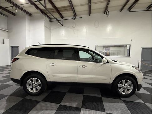 Used 2014 Chevrolet Traverse LT image 3