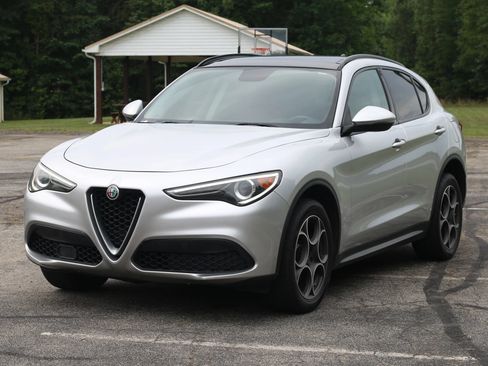 Used 2018 Alfa Romeo Stelvio Sport w/ Quick Order Package 22J Sport AWD/4WD image 3