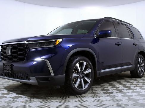 Used 2023 Honda Pilot Touring image 2