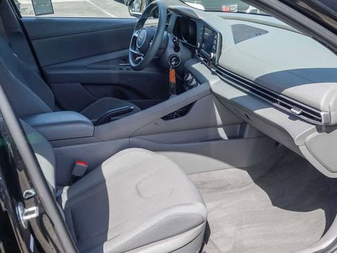 Used 2022 Hyundai Elantra SE w/ Cargo Package FWD image 15