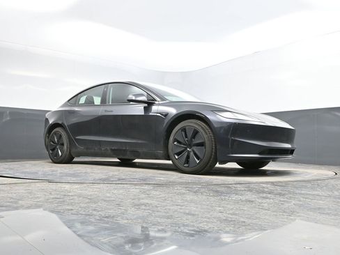 Used 2025 Tesla Model 3 Long Range image 28