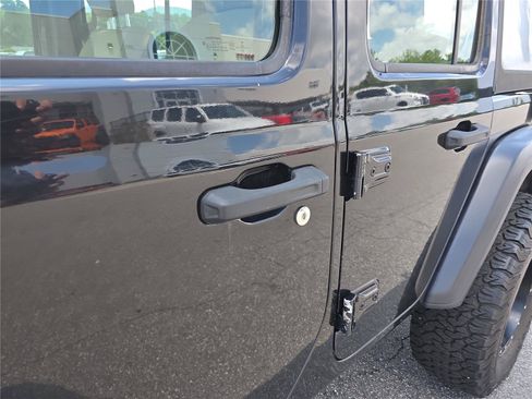 Used 2018 Jeep Wrangler Unlimited Sport AWD/4WD image 12