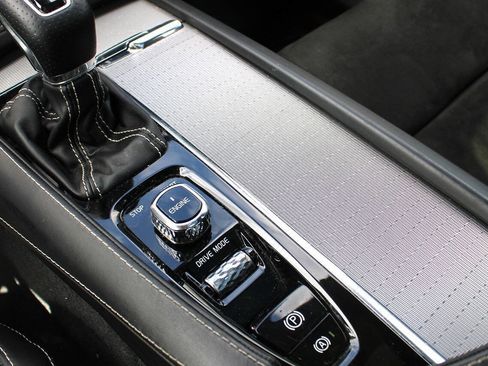 Used 2016 Volvo XC90 T6 R-Design w/ Vision Package image 31