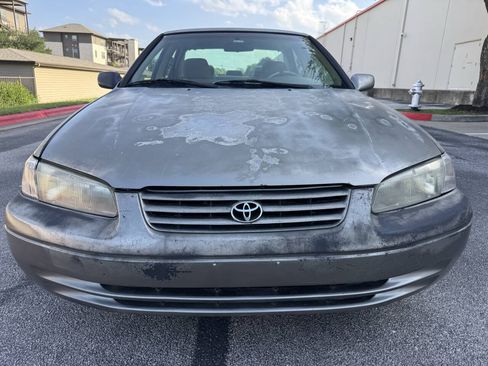Used 1999 Toyota Camry LE FWD image 2