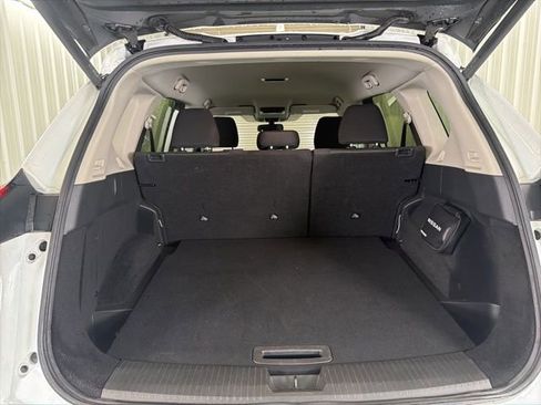 Used 2025 Nissan Rogue SV FWD image 29