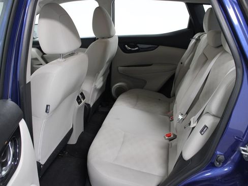 Used 2020 Nissan Rogue Sport SV FWD image 17