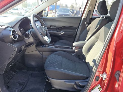 Used 2024 Nissan Kicks SV image 3