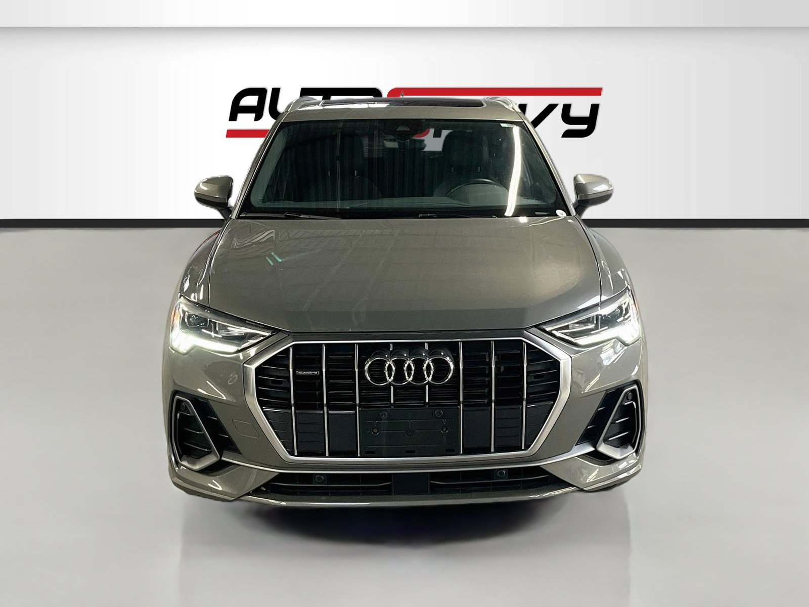 Used 2025 Audi Q3 2.0T Premium AWD/4WD image 2