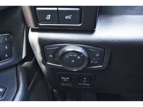 Used 2021 Ford Expedition Limited image 21