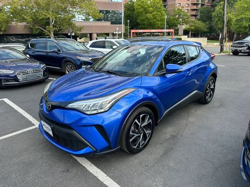Used 2021 Toyota C-HR XLE FWD image 3