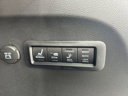 New 2026 Chrysler Pacifica Pinnacle image 33