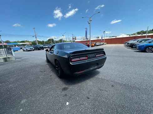 Used 2019 Dodge Challenger R/T w/ Driver Convenience Group RWD image 9