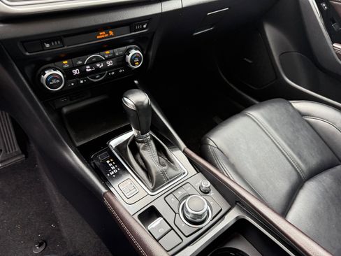 Used 2018 MAZDA MAZDA3 Touring image 13