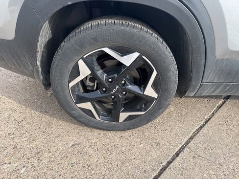 Used 2024 Kia Seltos EX image 7