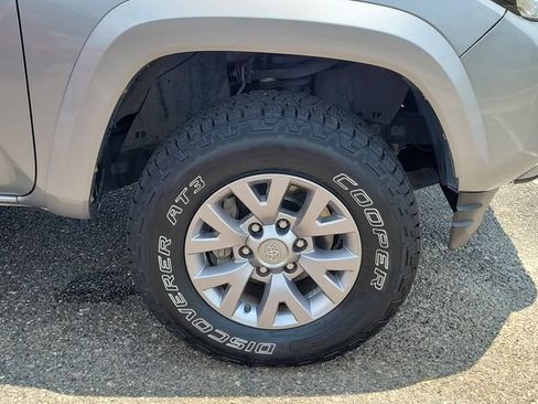 Used 2019 Toyota Tacoma SR5 RWD image 6