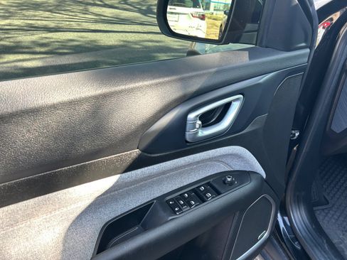 Used 2023 Jeep Compass Latitude w/ Sun and Sound Group AWD/4WD image 13