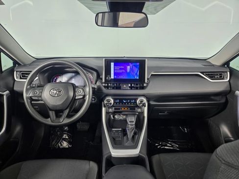 Used 2025 Toyota RAV4 XLE FWD image 25