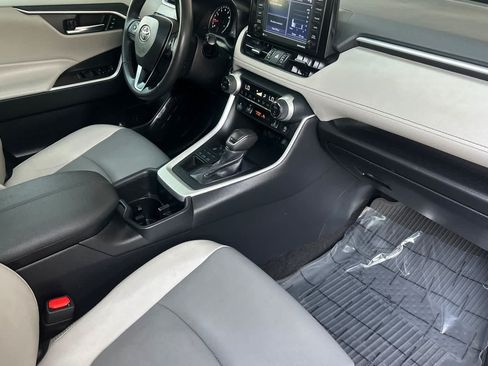 Used 2022 Toyota RAV4 XLE Premium AWD/4WD image 16